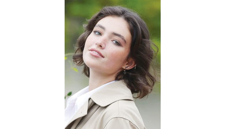 الممثلة الأميركية جيوفانا سكوتي خلال مشاركتها في مهرجان البندقية السينمائي