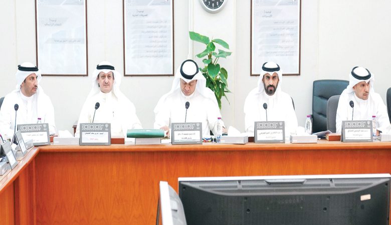 الحكومة رفضت "الجمع بين الوظيفة والدراسة"