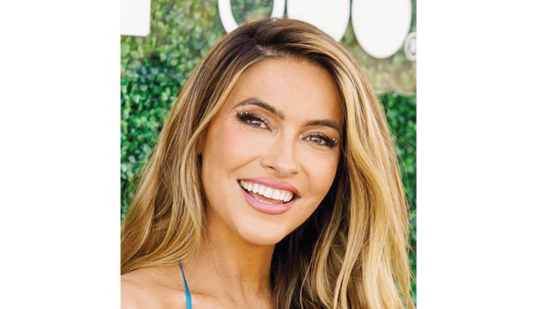 الممثلة البريطانية باتشيفا هارت خلال حضورها حفلة صوفي تايلور سويف في كاليفورنيا