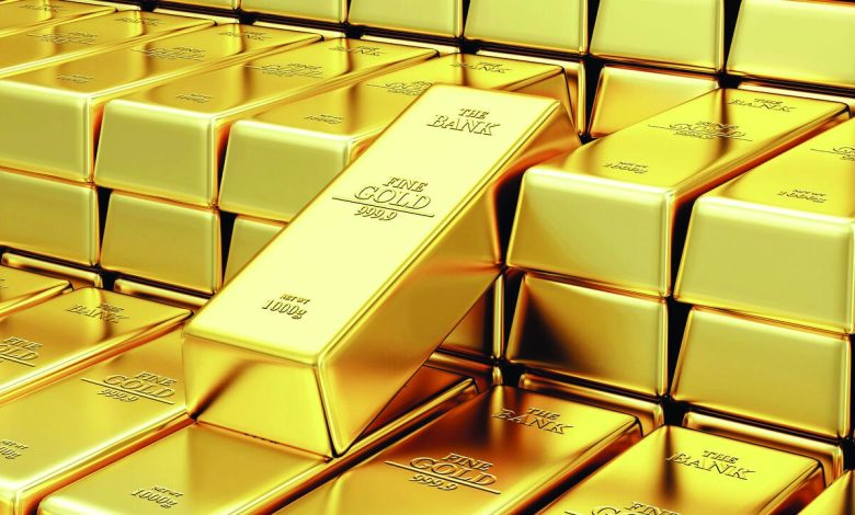 سعر الذهب يتراجع للأسبوع الثاني عند 1832 دولاراً