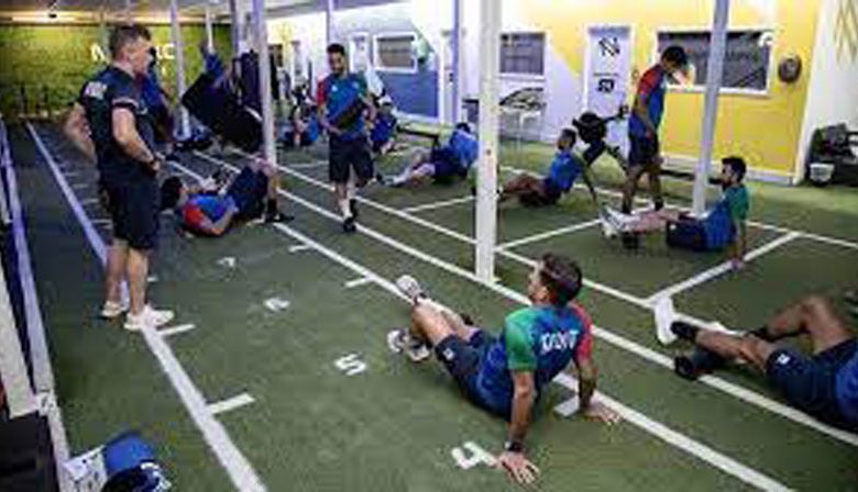 "أزرق الصالات" يواصل تدريباته