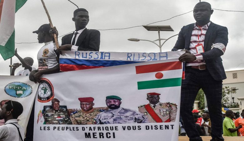 إفريقيا حزام الانقلابات العسكرية… 8 حركات تمرد خلال 3 أعوام في مالي وتشاد وغينيا وبوركينا فاسو والنيجر
