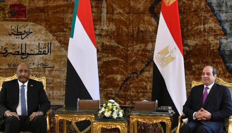 البرهان يقوم بأول جولة خارجية منذ اندلاع "حرب الجنرالين"