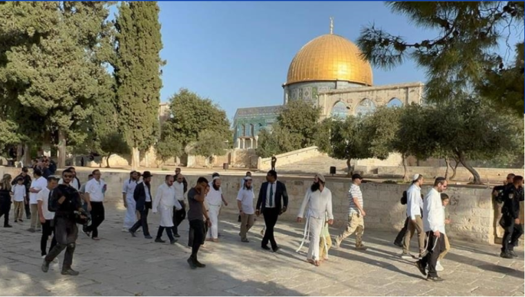 الخارجية الفلسطينية تحذر من جريمة كبرى بحق المسجد الأقصى