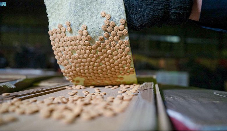 السعودية تحبط تهريب بقلاوة محشوة بـ"كبتاغون"