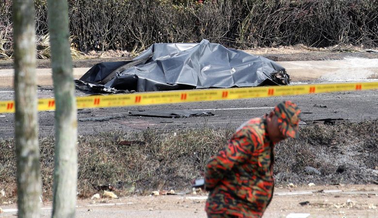 اصطدام طائرة بدراجة وسيارة أودى بـ10 أشخاص