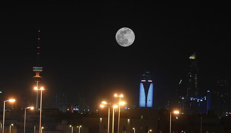 "القمر الكبير" يُزيِّن سماء الكويت في 30 أغسطس و28 سبتمبر