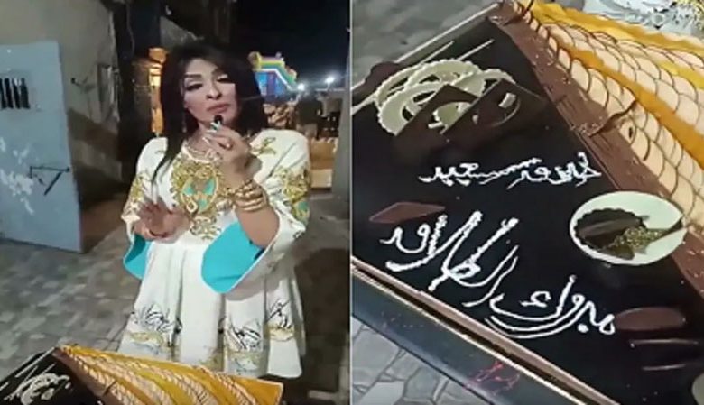 مصرية توزع الذهب احتفالاً بطلاقها