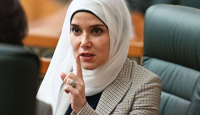 بوشهري تباغت الكندري بأول استجواب
