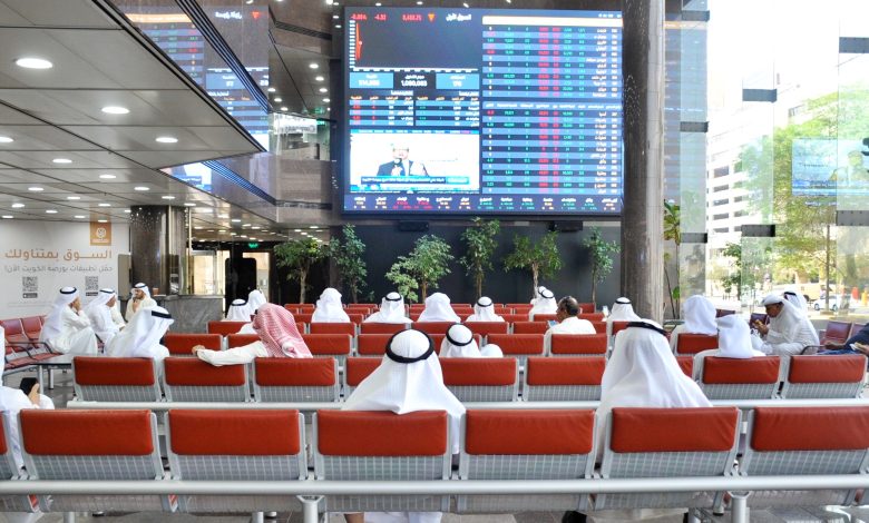 الضغوط البيعية على الأسهم القيادية تهبط بالقيمة السوقية للبورصة 339 مليون دينار