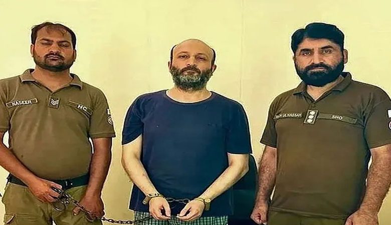 باكستاني صرع زوجته وقُبض عليه يحفر قبرها