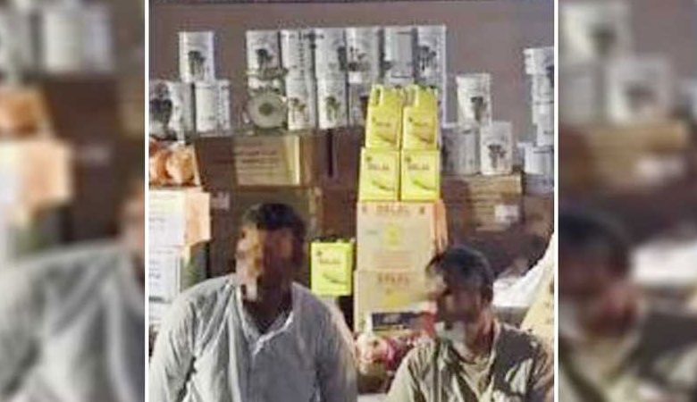 ضبط شخصين من جنسية عربية يبيعان المواد التموينية