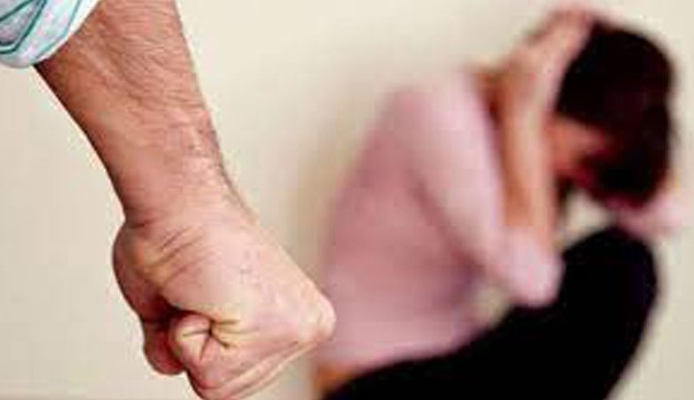 ضرب ابنته المعاقة حتى الموت لإسكاتها عن البكاء