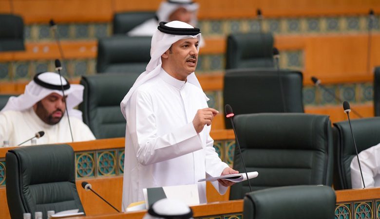 بن جامع يقترح إعادة النظر في رواتب وبدلات الأطباء الكويتيين: الاستقالات تدق ناقوس الخطر