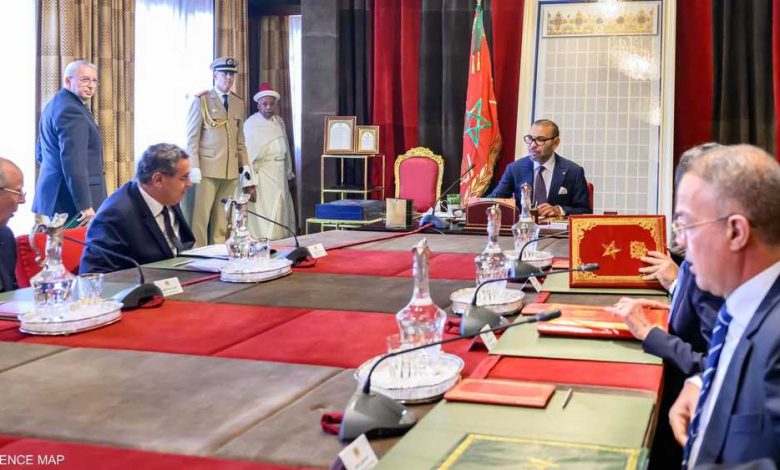 ملك المغرب يشدد على أولوية إعادة إيواء المتضررين من الزلزال