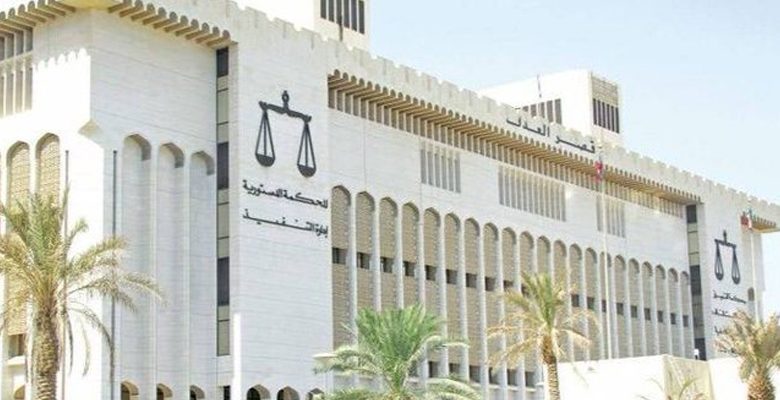 أحكام بالحبس والغرامة على مواطنين اعتدوا على أطباء كويتيين ووافدين