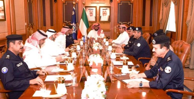 وزير الداخلية يترأس اجتماعاً أمنياً مع القيادات الأمنية