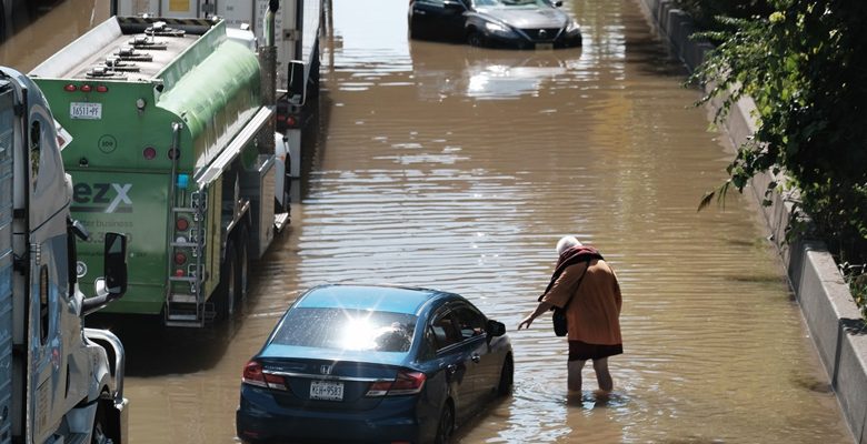 الأمطار الغزيرة والفيضانات تجتاح مدينة نيويورك