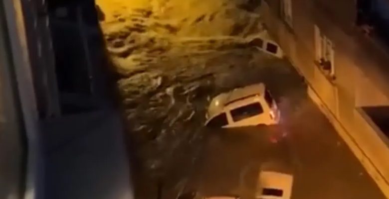 شوارعها تحولت لأنهار.. فيضانات تغرق إسطنبول