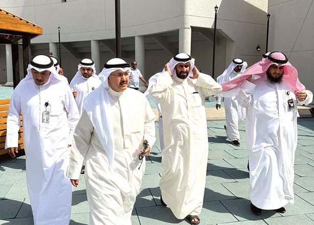 وزير الشؤون تفقّد مبنى حديقة أطفال الوفرة السكنية