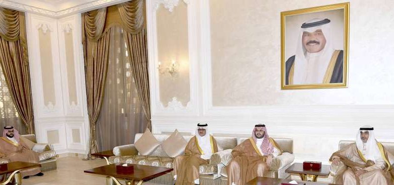مبعوث خادم الحرمين الأمير تركي بن محمد يقدم واجب العزاء بالشيخ مبارك العبدالله