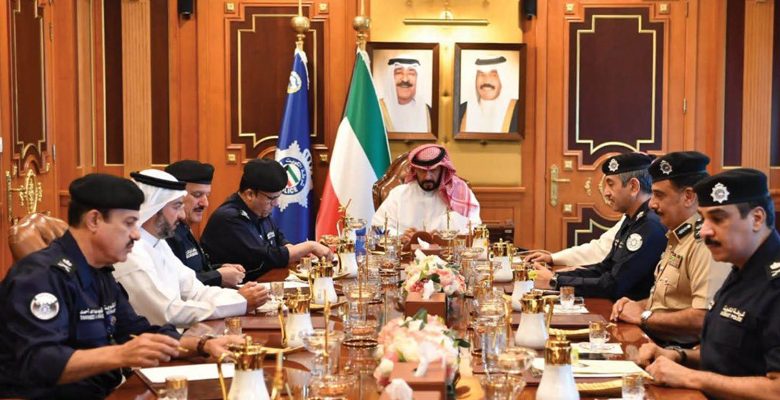 وزير الداخلية يوجه بتكثيف المتابعة الأمنية والتصدي بكل حزم لكل من يخالف القانون