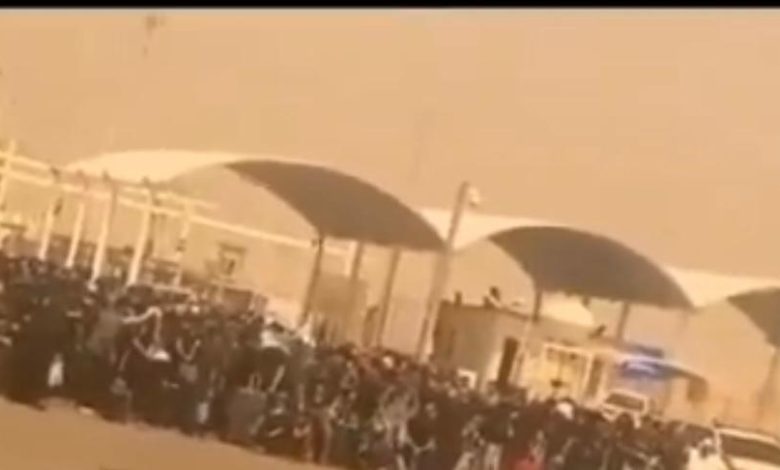 أعداد كبيرة من البحرينيين زوار العتبات المقدسة تجمعت في العبدلي ...وحالات اغماء