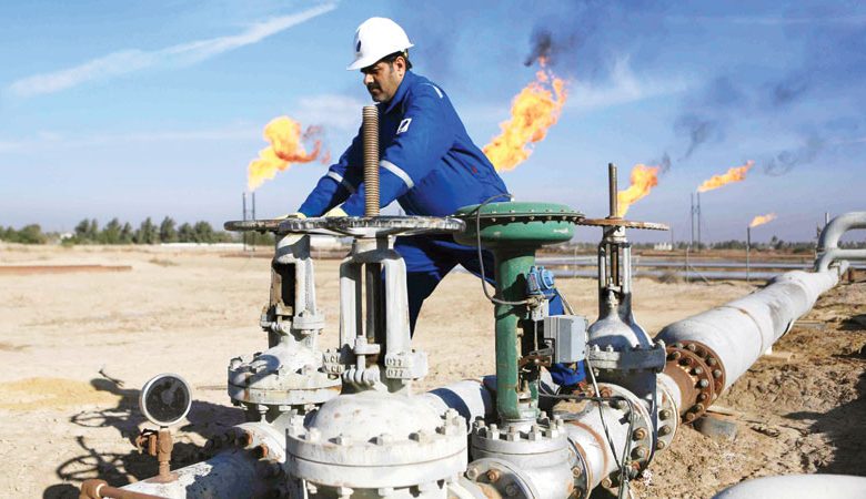 انخفاض النفط إلى 93.18 دولار مع مخاوف الفائدة على تراجع الطلب