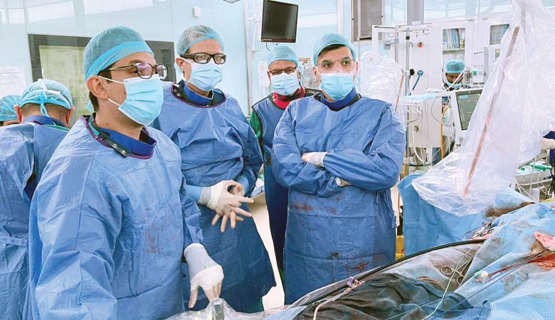 نجاح قسطرة لمريضة ستينية في قوس الشريان الأبهر