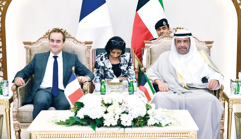 الفهد: توحيد الجهود وتبادل الخبرات مع القوات المسلحة الفرنسية