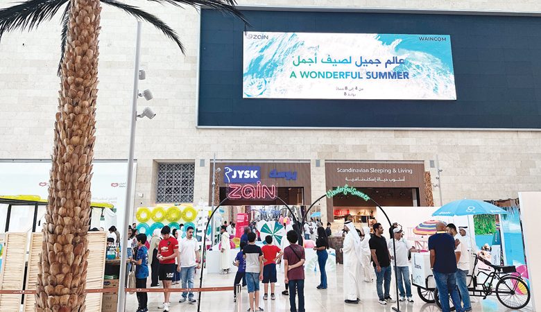 "زين" شاركت عملاءها أجواء الصيف في مُجمّع "الخيران"