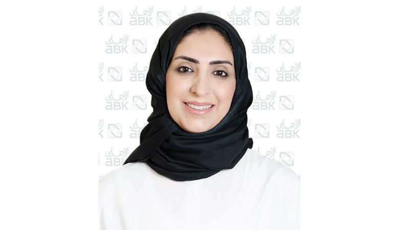 "الأهلي" يستعرض "حساب الطالب A+" وبطاقة "ISIC MasterCard"