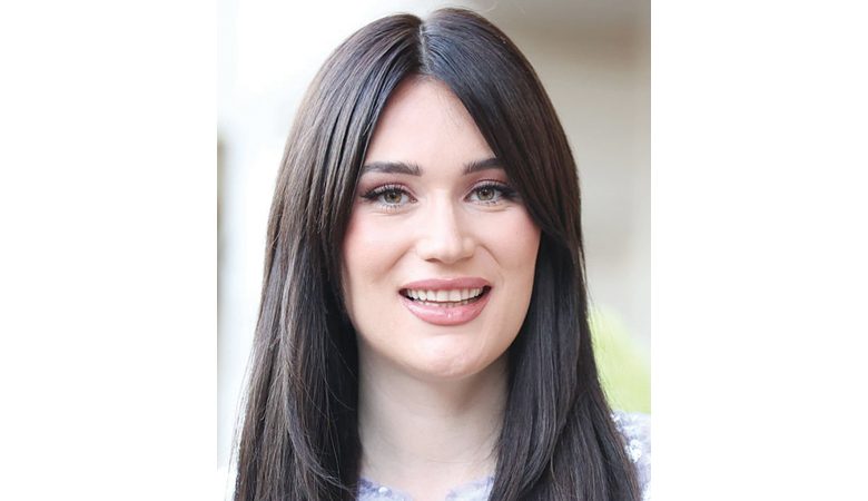 الممثلة الألمانية لوريا صوفي بوركاندت خلال حضورها حفل مواهب الأجيال الجديدة في ميونيخ