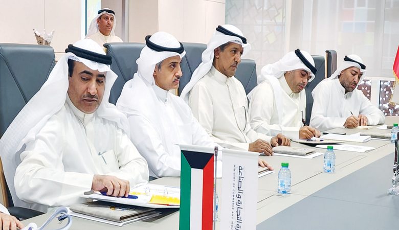 وكيل "التجارة" بحث مع السفير العُماني تعزيز التعاون التجاري