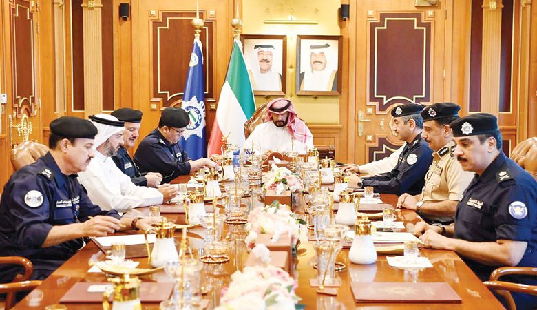 الخالد: تكثيف المتابعة الأمنية والتصدي بحزم لمخالفي القانون
