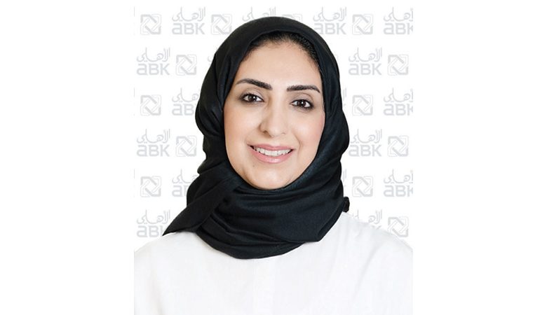 "الأهلي" يعرّف طلبة الجامعة الدولية بمزايا حساب الطالب "A+"
