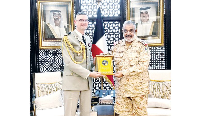 الشمري بحث مع الملحق العسكري الفرنسي ترتيبات التمارين المشتركة المستقبلية