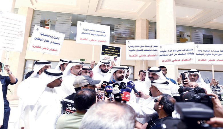 موظفو "الكهرباء" اعتصموا: إقرار البدلات الخمسة