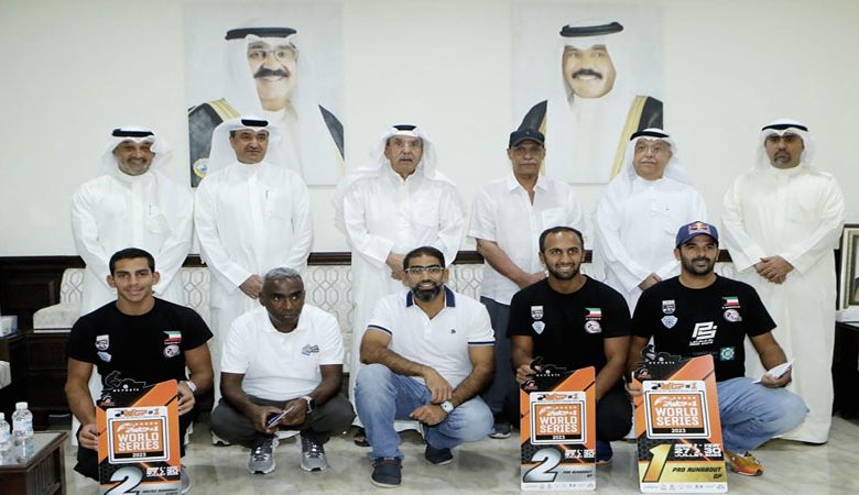 "البحري" يكرم اللاعبين
