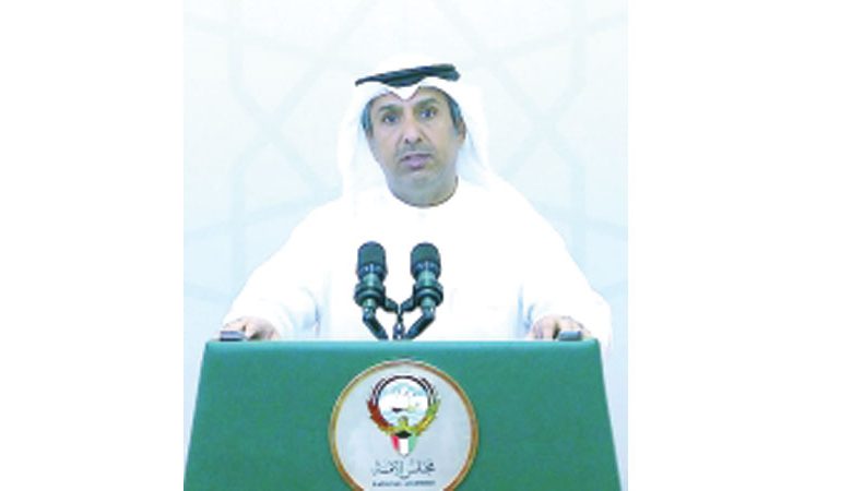 الملا: الدين العام "خطير" ومس جيب المواطن خط أحمر