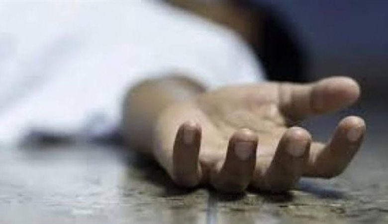 ذبح زوجته الحامل من الوريد إلى الوريد وهرب بطفلته