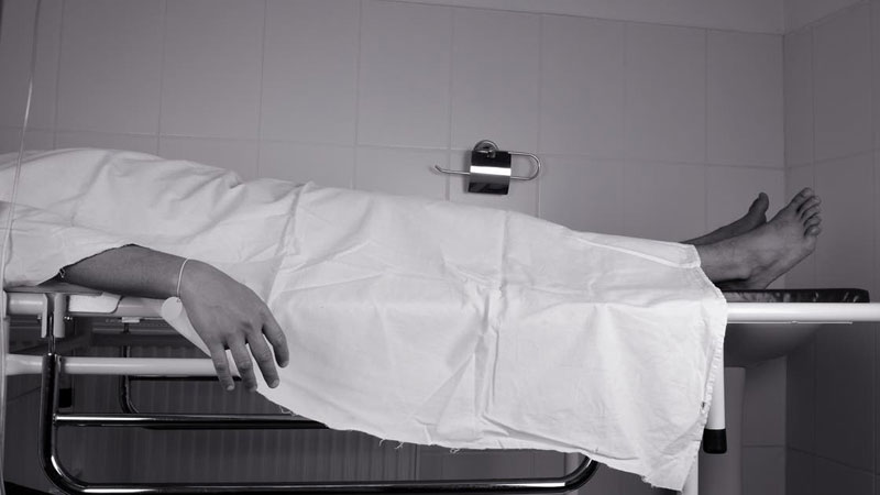 ألقوا صديقهم من شُرفة الشقة لأنه لم يسدد ديناً عليه