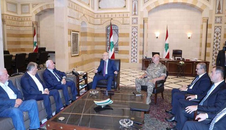تطابق رؤى لودريان وبري بشأن الحوار يزيد شكوك معارضة لبنان