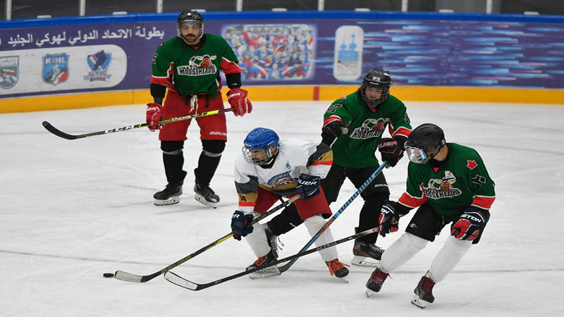 حكمان من "الألعاب الشتوية" في "هوكي العالم"