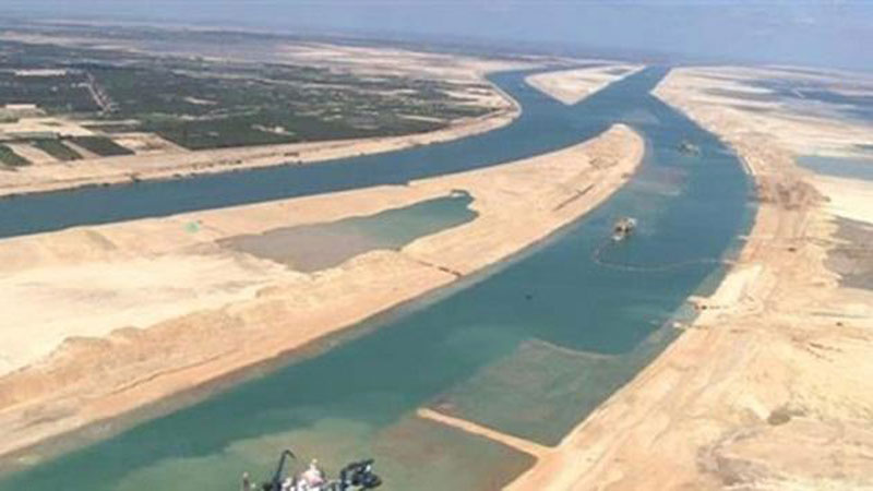 قناة السويس تحقق 855 مليون دولار إيرادات قياسية في نوفمبر