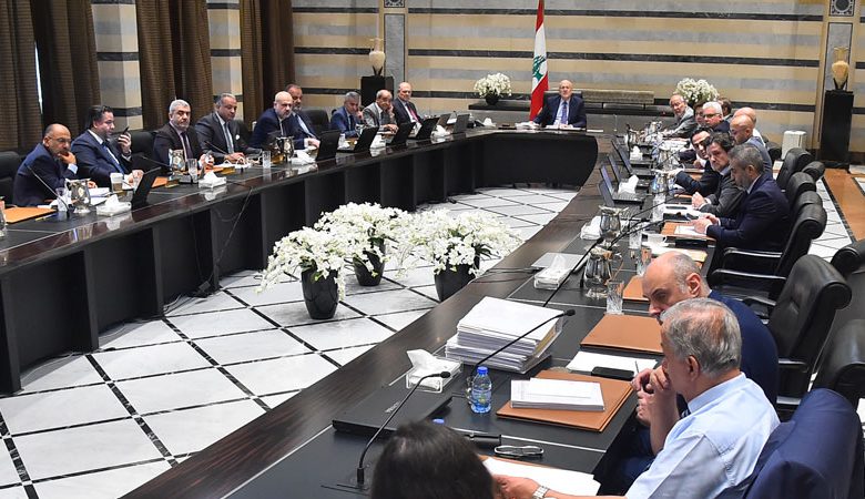 لبنان: لودريان يبدأ مهمته في بيروت… والمعارضة: انتخاب الرئيس لا يحتاج إلى حوار