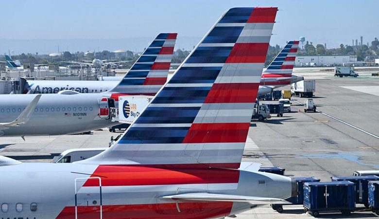 مضيف يتجسّس على المسافرين بحمام الطائرة