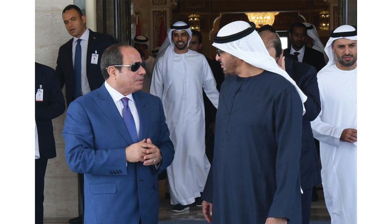 السيسي وبن زايد يؤكدان أهمية العمل العربي المشترك وحل أزمات المنطقة سلمياً
