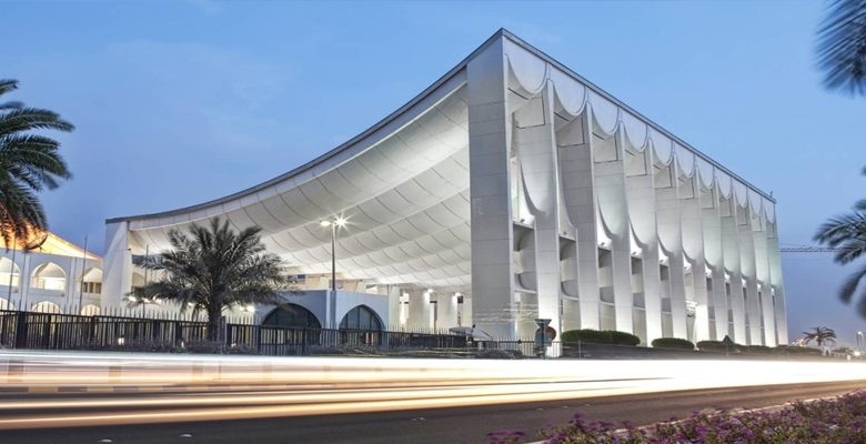 تعيين الخريجين الكويتيين "إلزامي" في الشركات المستفيدة من "المناقصات المركزية"