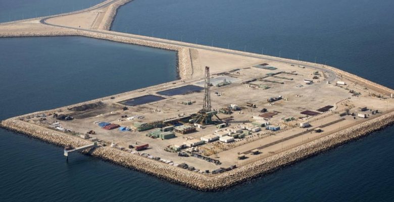 وزير الداخلية الإيراني يتفقد «حقل الدرة» من الجو